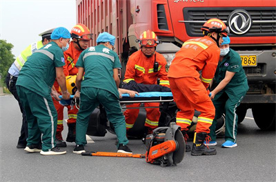 洛隆沛县道路救援